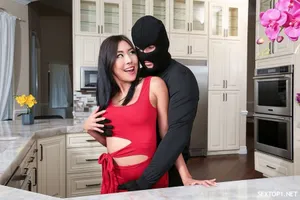 Hotgirl việt nam livestream móc lồn đăng lên mạng để câu tương tác